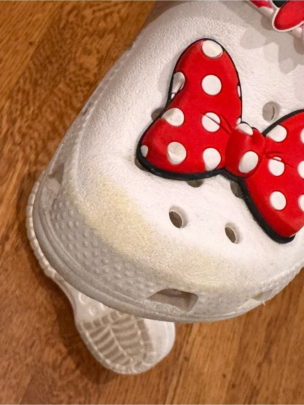 CROCS Disney Minnie Mouse White Kids' Clogs, Red Polka Dot Bow Sz 7C